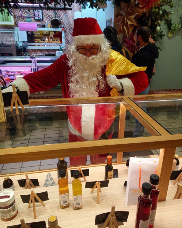 🎅🎅 🎅 Ho Ho Ho … mais qui va là !

Le père noël est passé chez Watow au @marche_victor_hugo à votre avis, qu’a-t-il choisi? 🤭

Venez voir en loge, en boutique ou sur le site internet : https://www.watow.fr

#marchevictorhugotoulouse #watow #epiceriefinetoulouse #toulousemaville #huilesoliveviergeextra #huileolivebio #vinaigre #cosmetics #perenoel #fetetoulouse