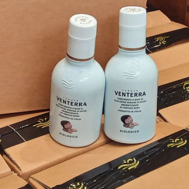 Retour de notre huile d'olive bio a la truffe, en édition limitée a 196 bouteilles, des aujourd'hui dans vos boutiques Watow
#epicerietoulouse #epiceriefine #editionlimitee #truffenoire #mangerbio #huileagout #huileolivebio #huilealatruffe #toulouseshopping #toulousefood #mangersain #ideecadeaunoel #noel #plaisirdoffrir #airbus #italie
